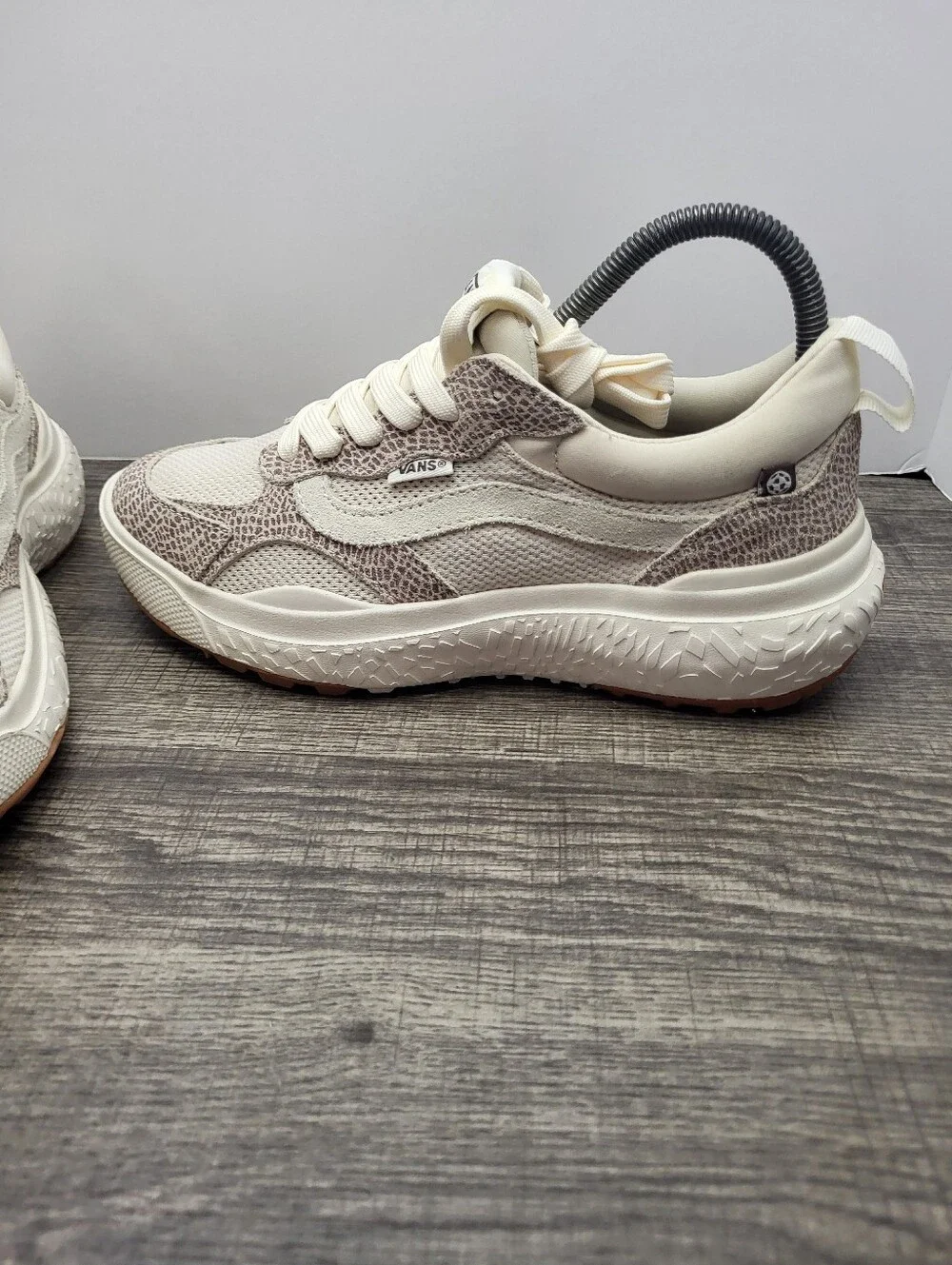 VANS UltraRange Neo VR3 Womens Size 7.5 US Beige Snake Print Sneakers Shoes New